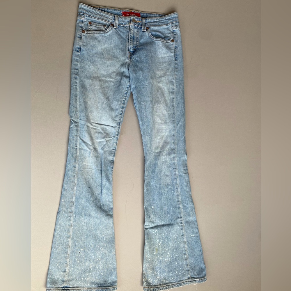 Distressed vintage Levi low rise flare jeans!